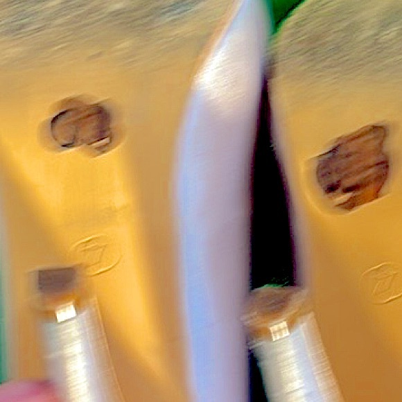 Elegant Park cream satin heels with big back bows and rhinestones - Picture 6 of 7